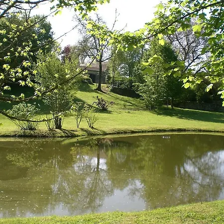 Les Camelias לינה וארוחת בוקר Lalinde