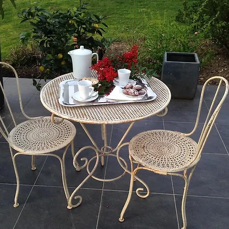 לינה וארוחת בוקר Les Camelias