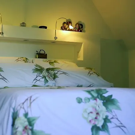 לינה וארוחת בוקר Les Camelias Lalinde