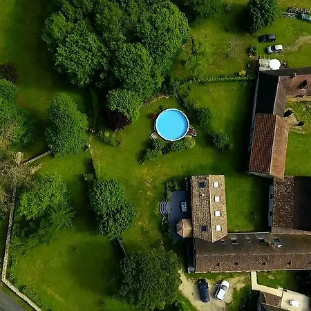 Les Camelias לינה וארוחת בוקר *